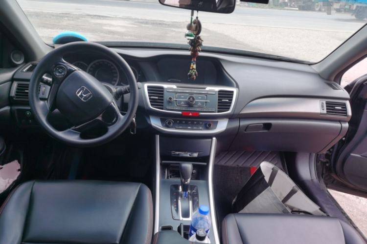 Used Honda Accord 2015 2.0L LX Comfort Edition Center Console
