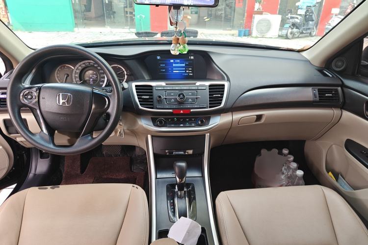 Used Honda Accord 2015 2.0L LX Comfort Edition Center Console