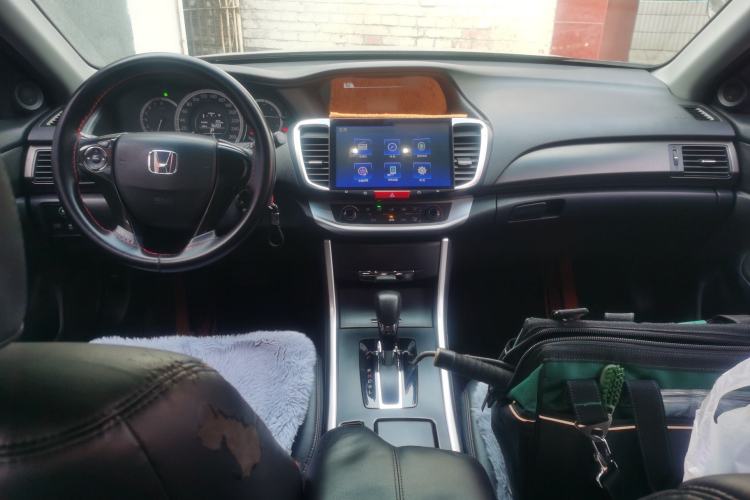 Used Honda Accord 2015 2.0L LX Comfort Edition Center Console