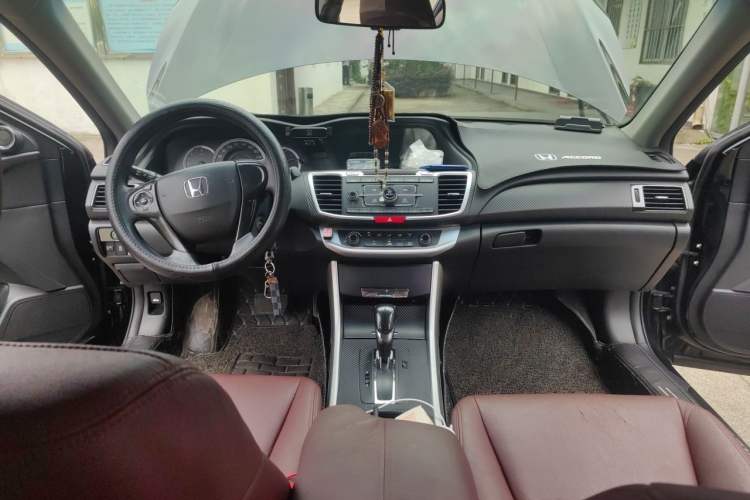 Used Honda Accord 2015 2.0L LX Comfort Edition Center Console