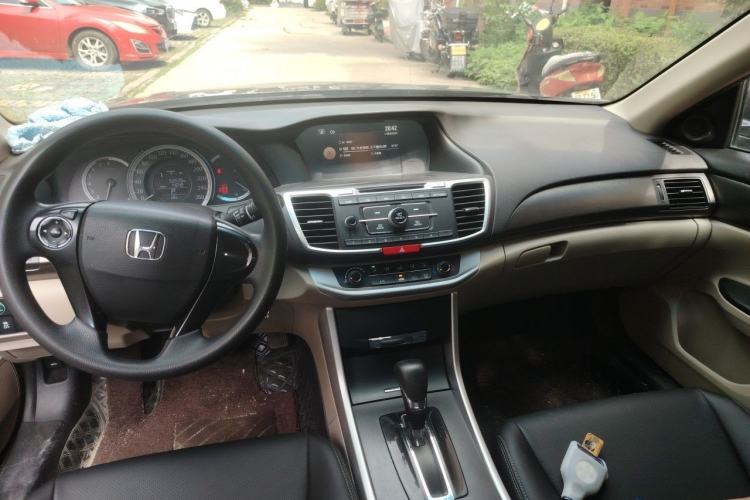 Used Honda Accord 2015 2.0L LX Comfort Edition Center Console