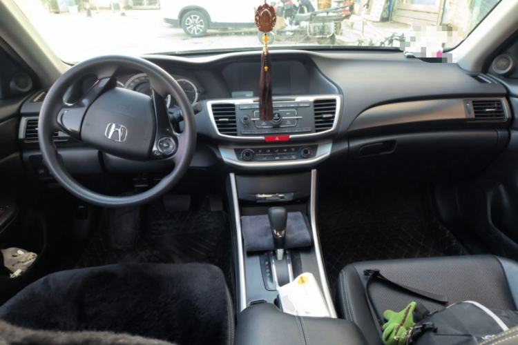 Used Honda Accord 2015 2.0L LX Comfort Edition Center Console