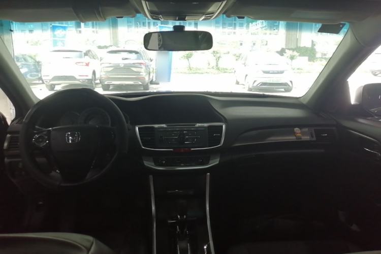 Used Honda Accord 2015 2.0L LX Comfort Edition Center Console
