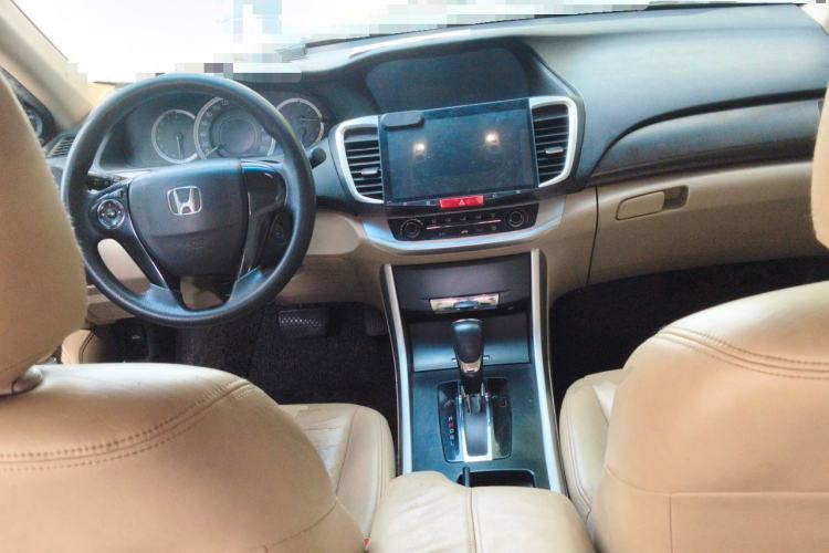 Used Honda Accord 2015 2.0L LX Comfort Edition Center Console
