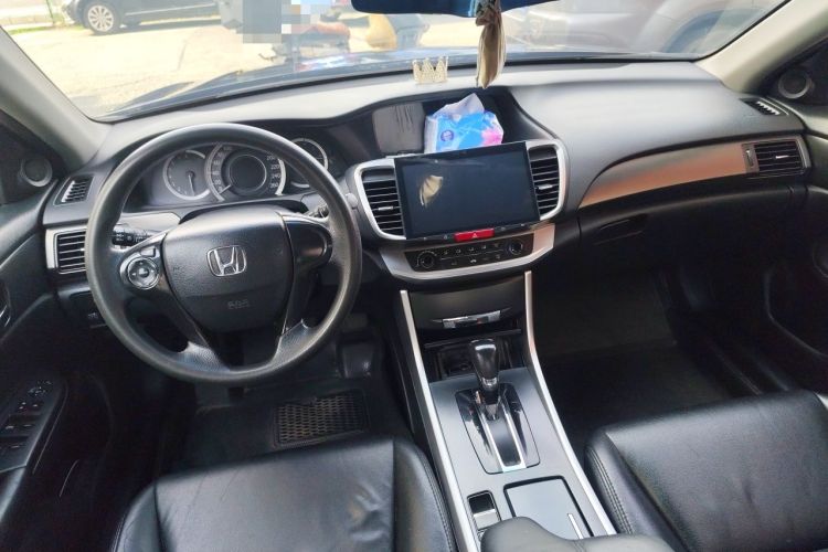 Used Honda Accord 2015 2.0L LX Comfort Edition Center Console