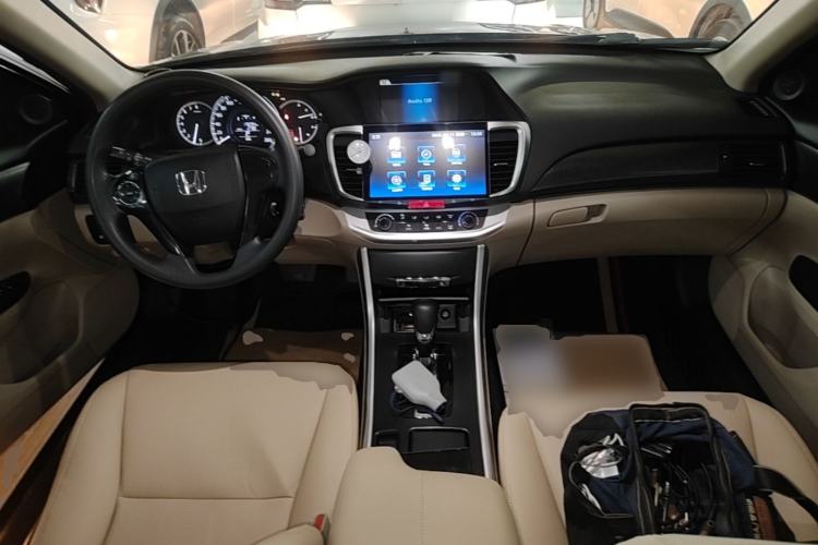 Used Honda Accord 2015 2.0L LX Comfort Edition Center Console