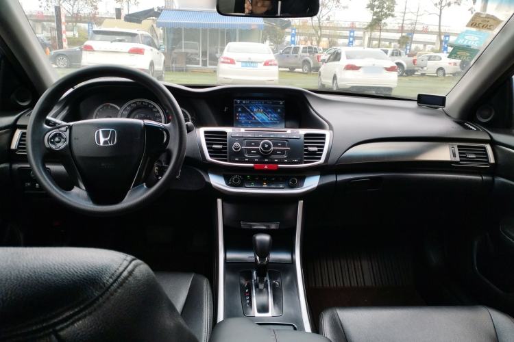 Used Honda Accord 2015 2.0L LX Comfort Edition Center Console
