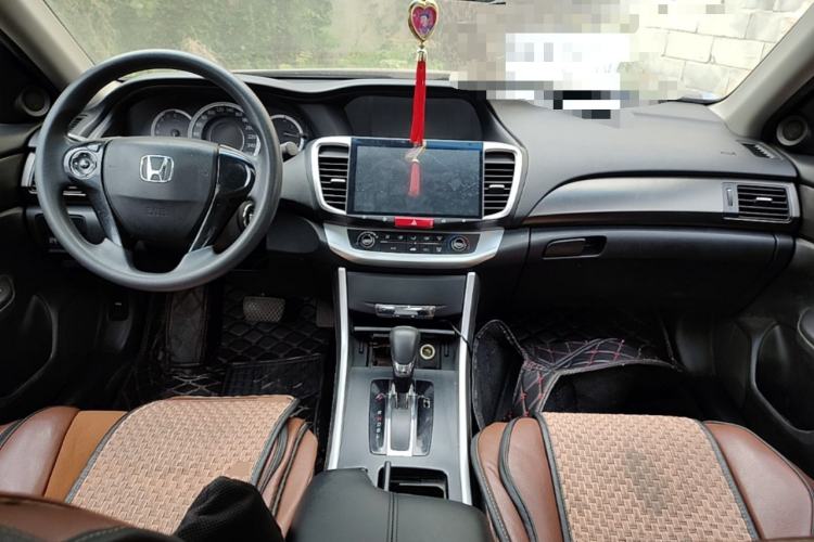 Used Honda Accord 2015 2.0L LX Comfort Edition Center Console