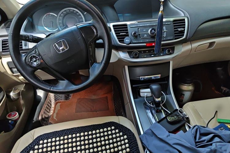 Used Honda Accord 2015 2.0L LX Comfort Edition Center Console