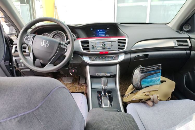 Used Honda Accord 2015 2.0L LX Comfort Edition Center Console