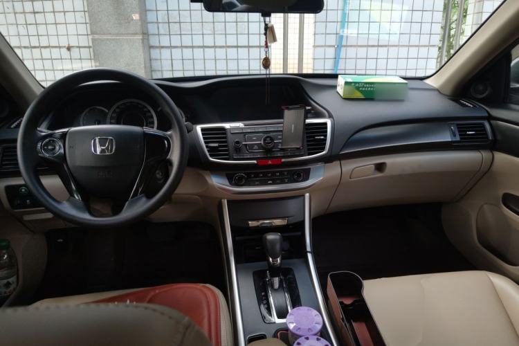 Used Honda Accord 2015 2.0L LX Comfort Edition Center Console