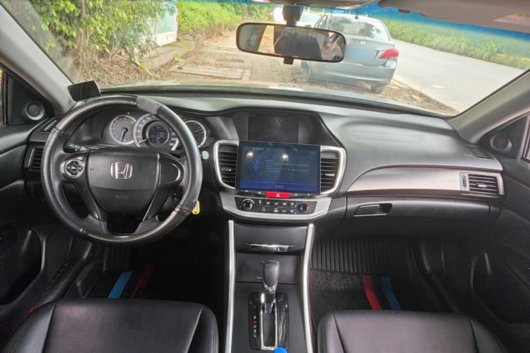 Used Honda Accord 2015 2.0L LX Comfort Edition Center Console