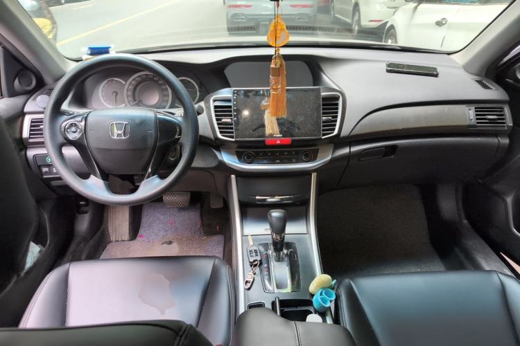 Used Honda Accord 2015 2.0L LX Comfort Edition Center Console