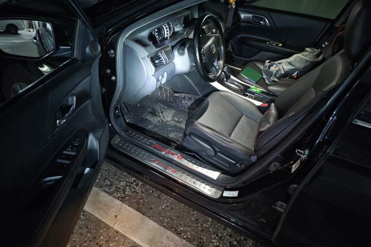 Used Honda Accord 2015 2.0L LX Comfort Edition Driver Seat