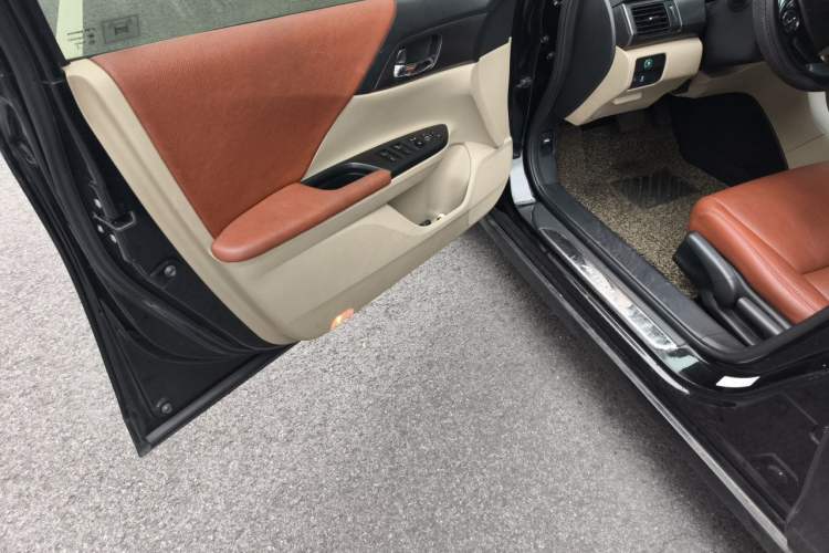 Used Honda Accord 2015 2.0L LX Comfort Edition Driver Seat