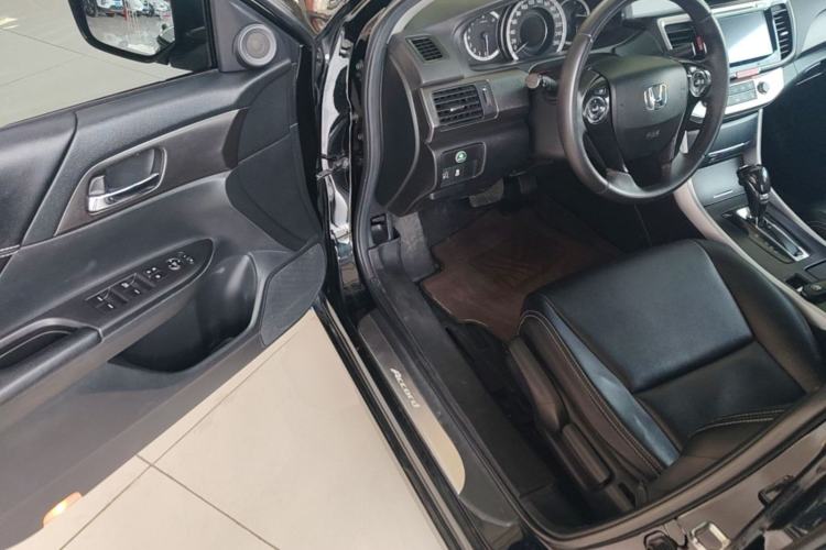 Used Honda Accord 2015 2.0L LX Comfort Edition Driver Seat