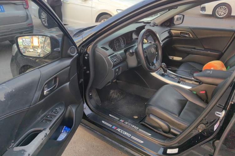 Used Honda Accord 2015 2.0L LX Comfort Edition Driver Seat