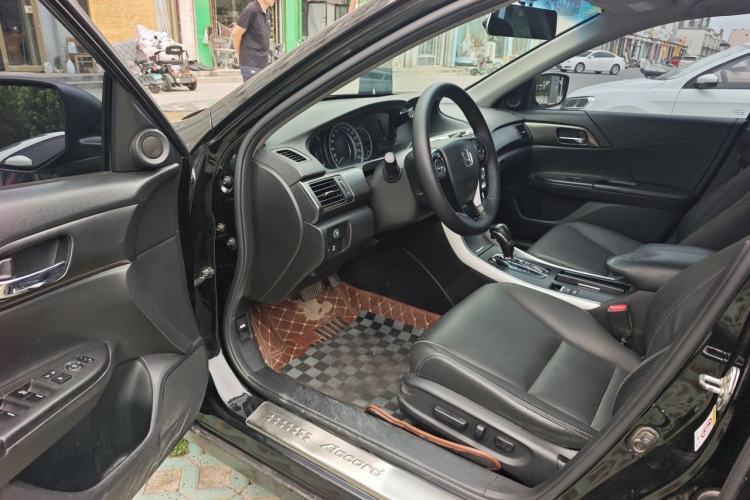 Used Honda Accord 2015 2.0L LXS Elite Edition Driver Seat
