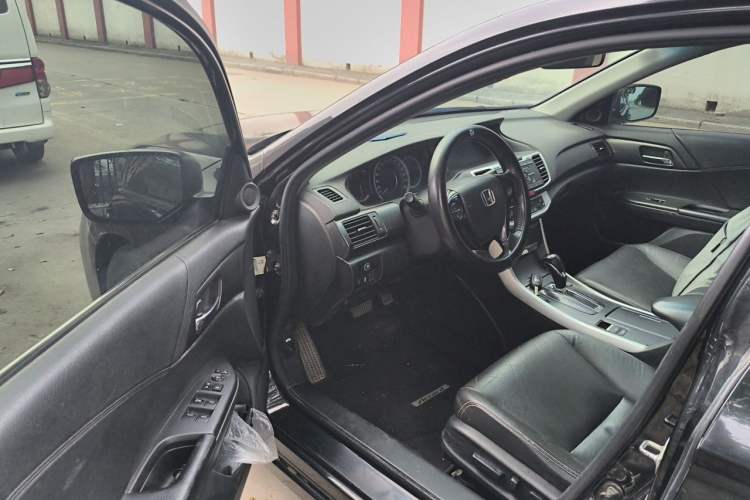 Used Honda Accord 2015 2.0L LXS Elite Edition Driver Seat