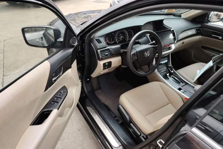 Used Honda Accord 2015 2.0L LX Comfort Edition Driver Seat