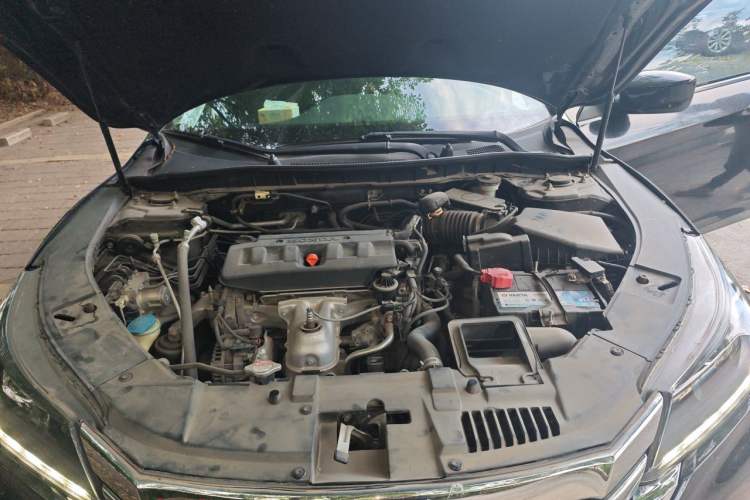 Used Honda Accord 2015 2.0L LX Comfort Edition Engine Bay