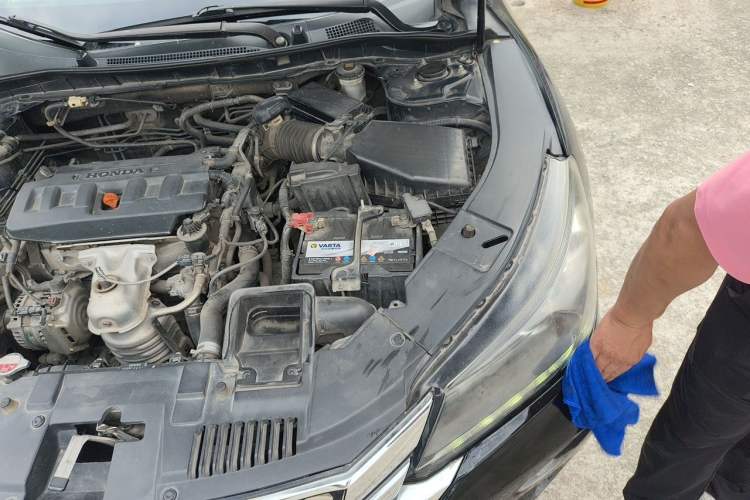 Used Honda Accord 2015 2.0L LXS Elite Edition Engine Bay Left