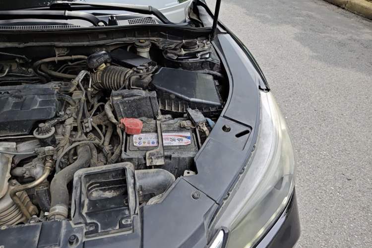 Used Honda Accord 2015 2.0L LX Comfort Edition Engine Bay Left