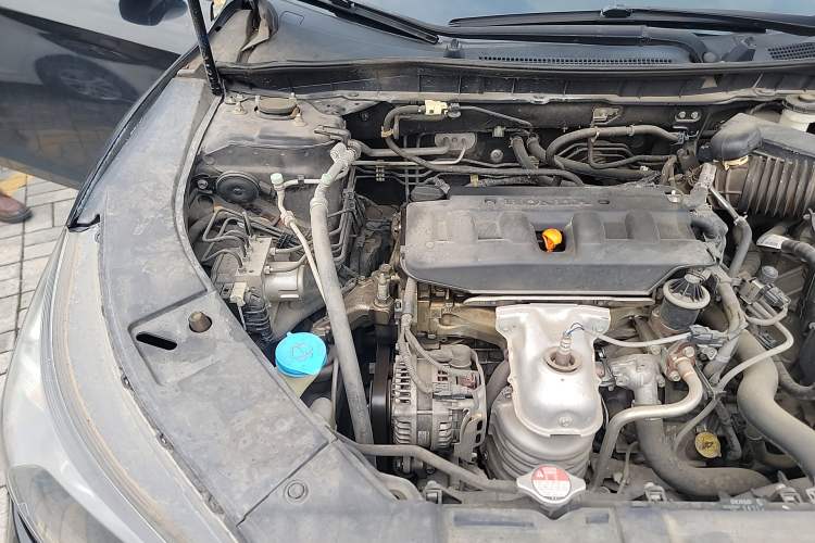 Used Honda Accord 2015 2.0L LXS Elite Edition Engine Bay Right