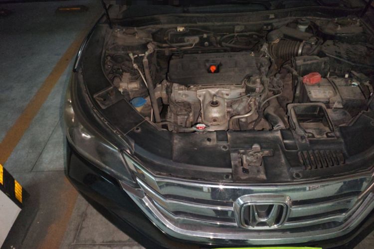 Used Honda Accord 2015 2.0L LX Comfort Edition Engine Bay Right