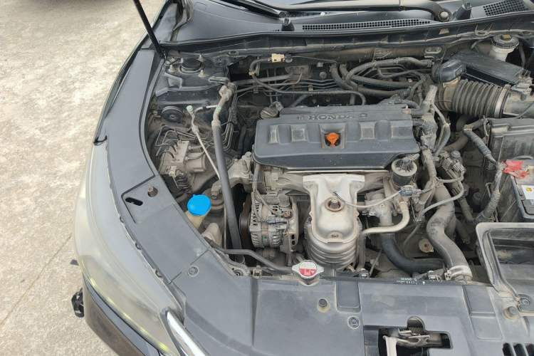 Used Honda Accord 2015 2.0L LXS Elite Edition Engine Bay Right