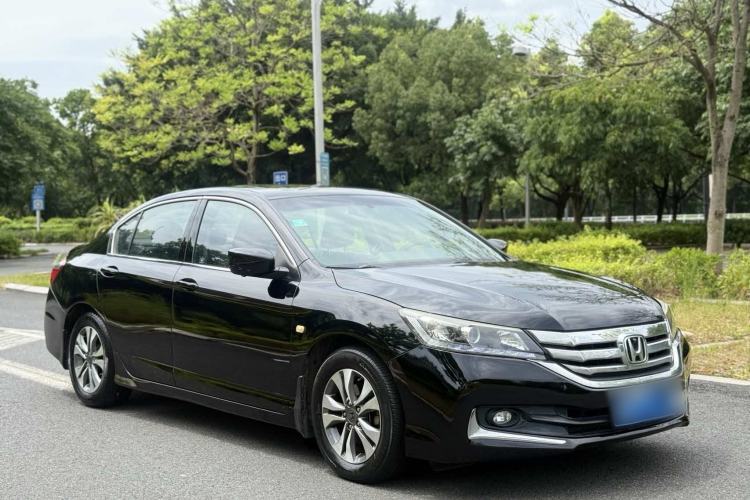 Used Honda Accord 2015 2.0L LX Comfort Edition Front Right 45 Deg