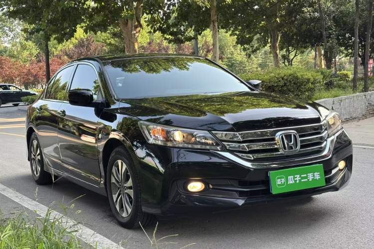 Used Honda Accord 2015 2.0L LX Comfort Edition Front Right 45 Deg
