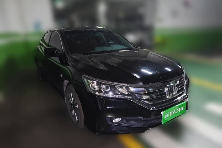 Used Honda Accord 2015 2.0L LX Comfort Edition Front Right 45 Deg