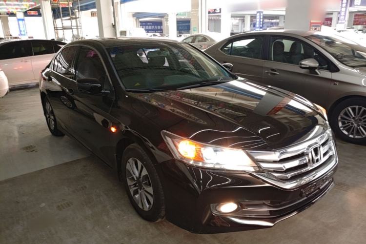 Used Honda Accord 2015 2.0L LX Comfort Edition Front Right 45 Deg