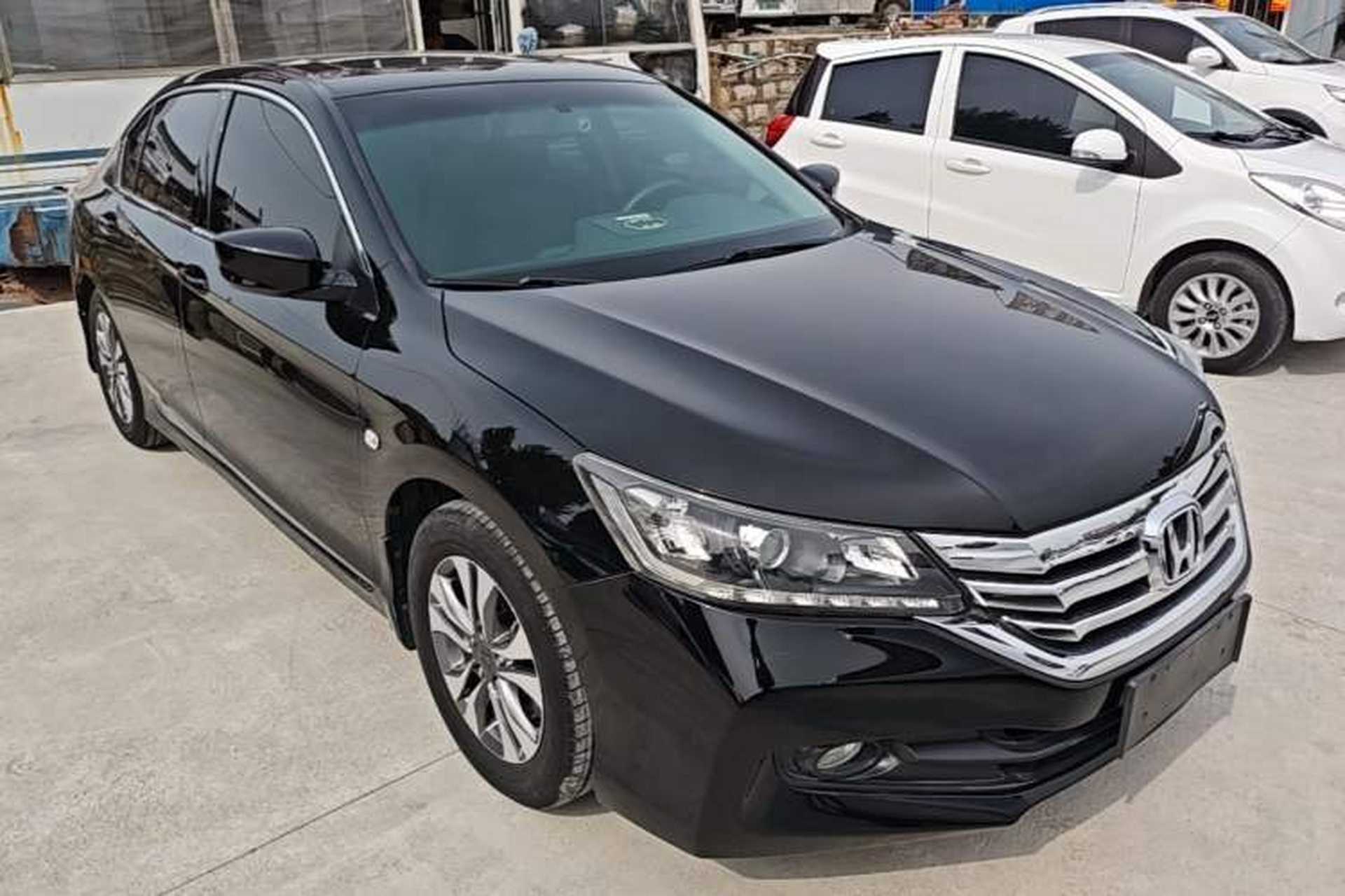 Used Honda Accord 2015 2.0L LX Comfort Edition Front Right 45 Deg