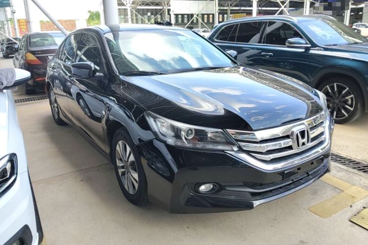 Used Honda Accord 2015 2.0L LX Comfort Edition Front Right 45 Deg