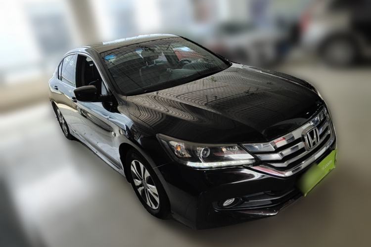 Used Honda Accord 2015 2.0L EX Luxury Edition Front Right 45 Deg
