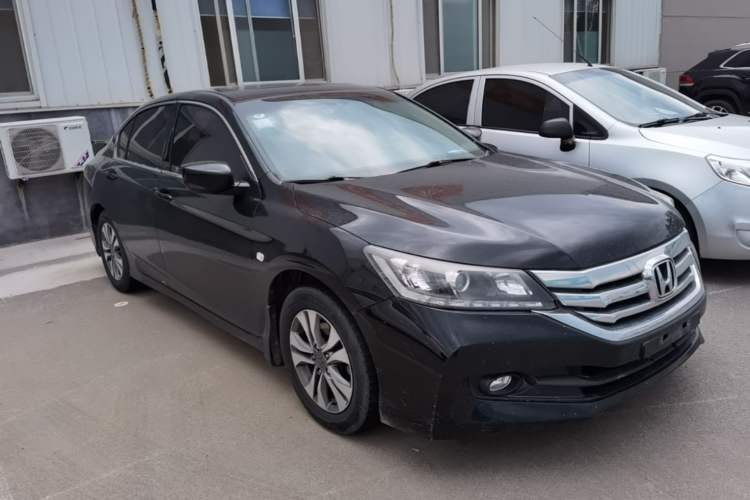 Used Honda Accord 2015 2.0L LX Comfort Edition Front Right 45 Deg