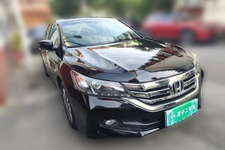 Used Honda Accord 2015 2.0L LX Comfort Edition Front Right 45 Deg