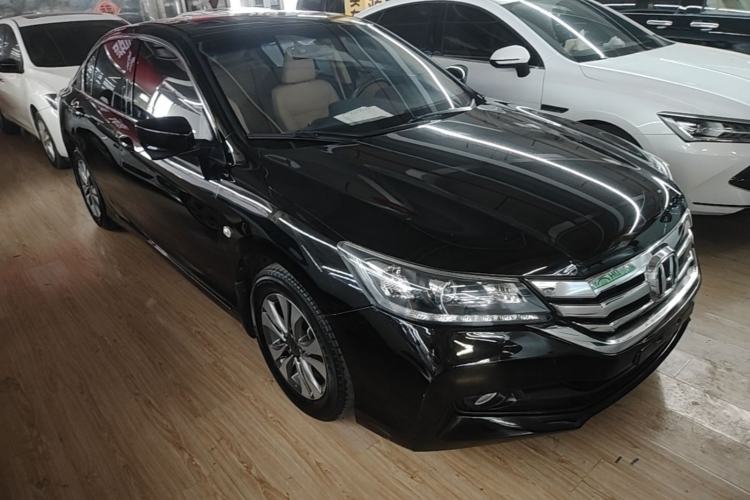 Used Honda Accord 2015 2.0L LX Comfort Edition Front Right 45 Deg