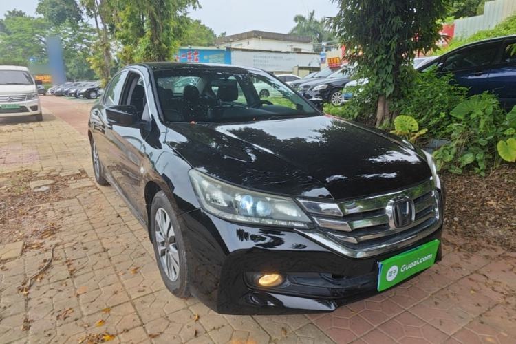 Used Honda Accord 2015 2.0L LX Comfort Edition Front Right 45 Deg