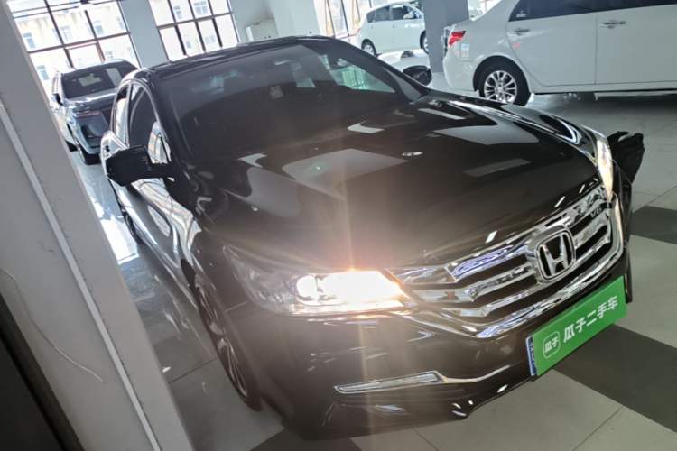 Used Honda Accord 2015 3.0L VTI Prestige Edition Front Right 45 Deg