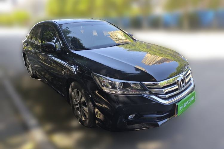 Used Honda Accord 2015 2.0L LX Comfort Edition Front Right 45 Deg
