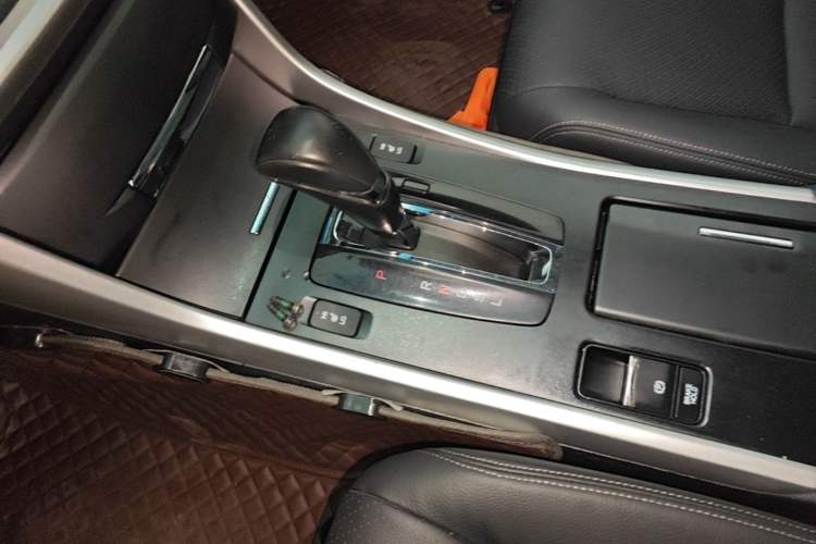 Used Honda Accord 2015 2.0L LXS Elite Edition Gear Lever