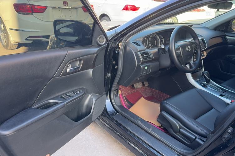 Used Honda Accord 2015 2.0L LX Comfort Edition Interior 1