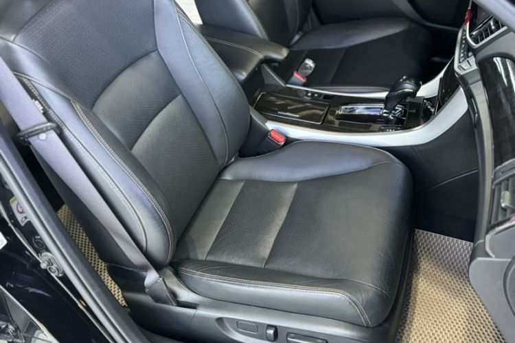 Used Honda Accord 2015 3.0L VTI Prestige Edition Interior 1