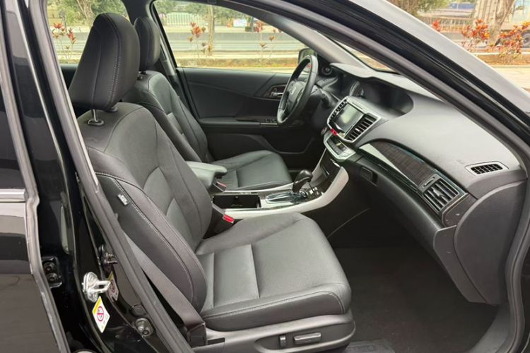Used Honda Accord 2015 2.4L EX Luxury Edition Interior 2