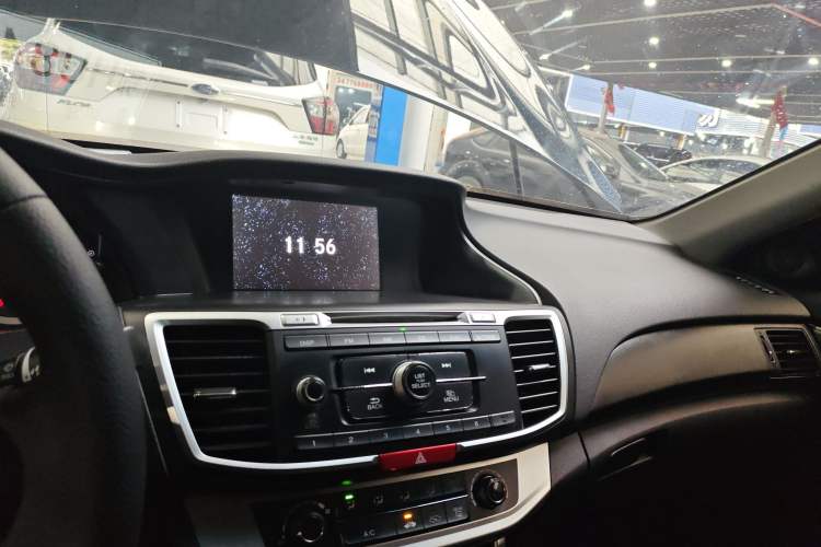 Used Honda Accord 2015 2.0L LX Comfort Edition Interior 2