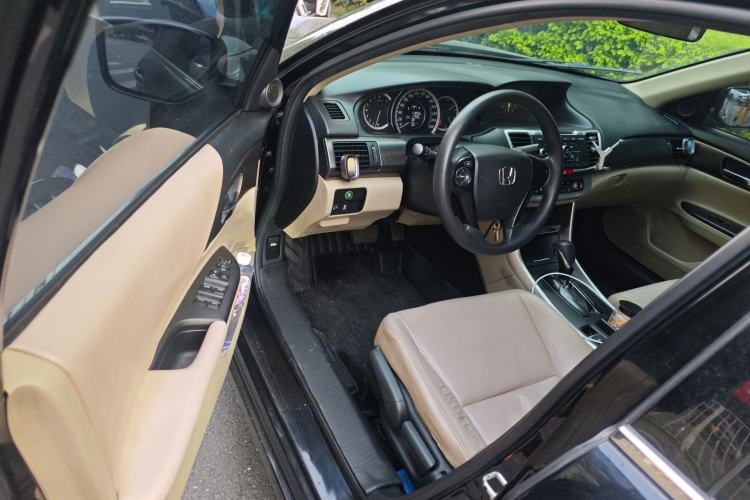 Used Honda Accord 2015 2.0L LX Comfort Edition Interior 3