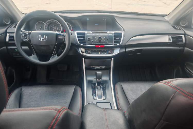 Used Honda Accord 2015 2.0L LX Comfort Edition Interior 3